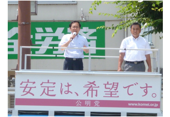 舞鶴市内で公明党支援を訴える竹内府代表=14日 舞鶴市内で公明党支援を訴える竹内府代表=14日