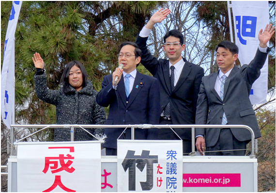 【写真】「経済再生で若者の雇用改善を」と訴える竹内氏ら=京都市 【写真】「経済再生で若者の雇用改善を」と訴える竹内氏ら=京都市