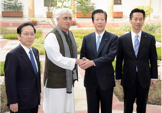 [Photo] Meeting with Mr. Salman Khurshid, Minister of External Affairs of India (2014/1/6)