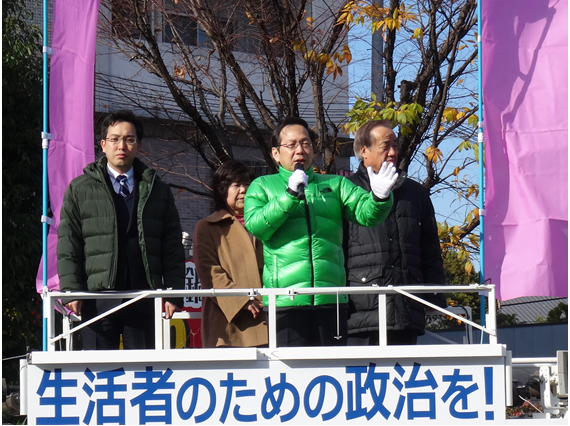 【写真】公明党への絶大なる支援を訴える竹内候補＝3日　瀬田駅前