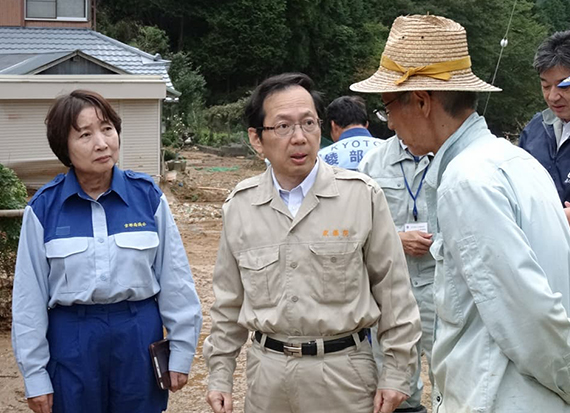 視察 視察