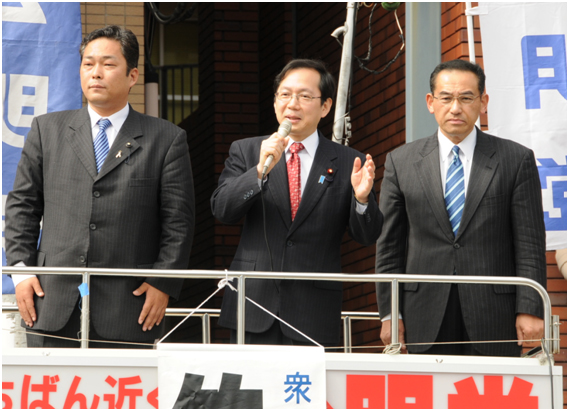 統一選勝利へ支援を訴える竹内代表��と林まさき京都府議会議員��、久保かつのぶ京都市会議員��