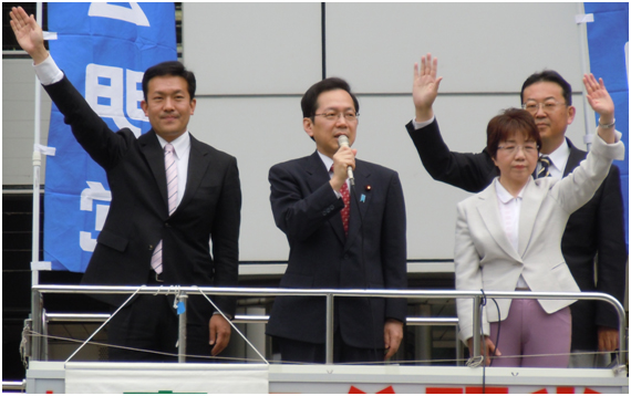 震災復興を全力で支援すると訴える竹内氏ら=京都市 震災復興を全力で支援すると訴える竹内氏ら=京都市