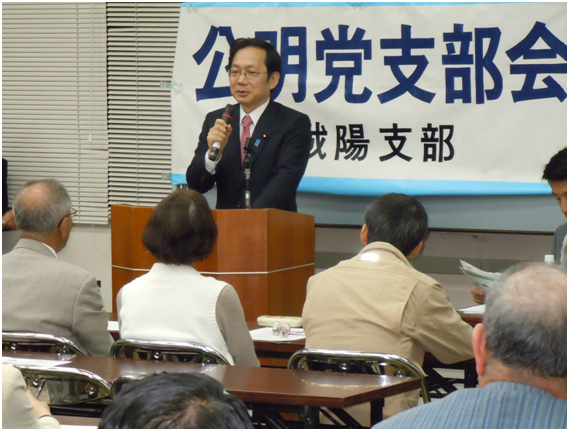 復興財源について説明する竹内代表=28日 城陽市 復興財源について説明する竹内代表=28日 城陽市