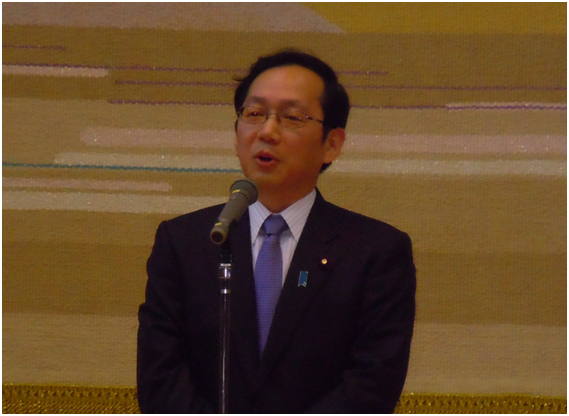 京都府歯科医師会の新年互礼会で挨拶する竹内代表=5日 京都府歯科医師会の新年互礼会で挨拶する竹内代表=5日
