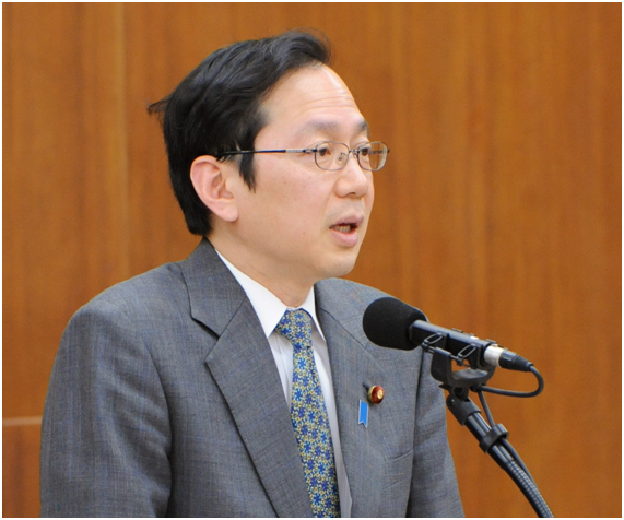 質問する竹内氏=2日 衆院財金委 質問する竹内氏=2日 衆院財金委