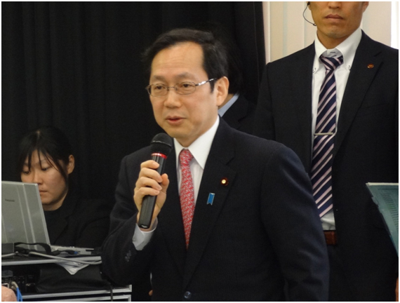 新名神の凍結解除を訴える竹内代表=1日 京田辺市 新名神の凍結解除を訴える竹内代表=1日 京田辺市
