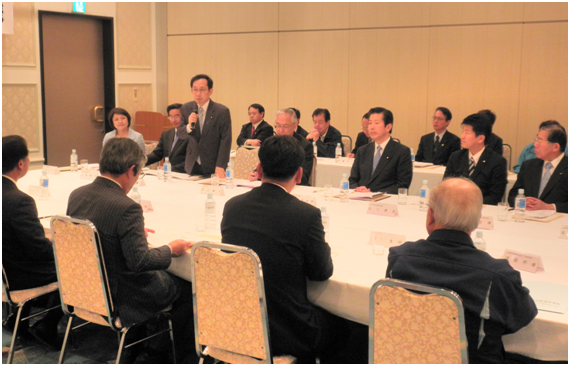 石巻広域圏の行政、漁業関係者らの要望を聞いた公明党の復興支援会議=24日 石巻広域圏の行政、漁業関係者らの要望を聞いた公明党の復興支援会議=24日