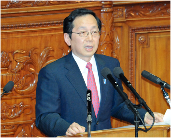 野田総理に質問する竹内氏=11日 衆院本会議 野田総理に質問する竹内氏=11日 衆院本会議