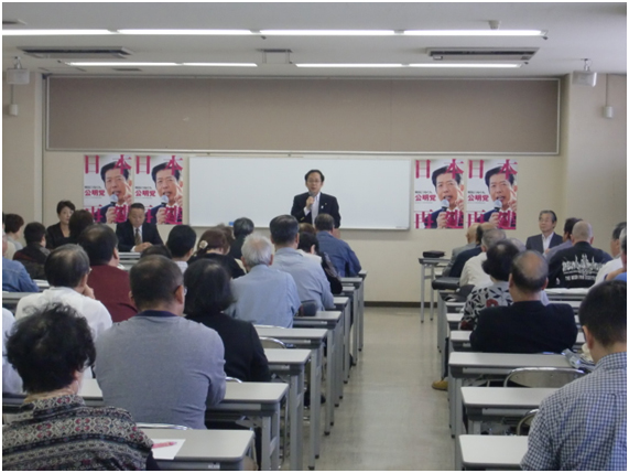 八幡市内で講演する竹内氏 20日 八幡市内で講演する竹内氏 20日
